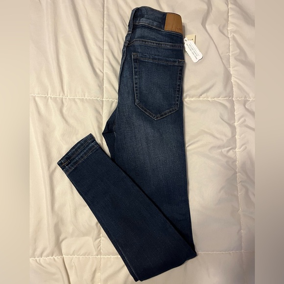 Brand new Aeropostale High Rise Jeggings - Picture 2 of 3